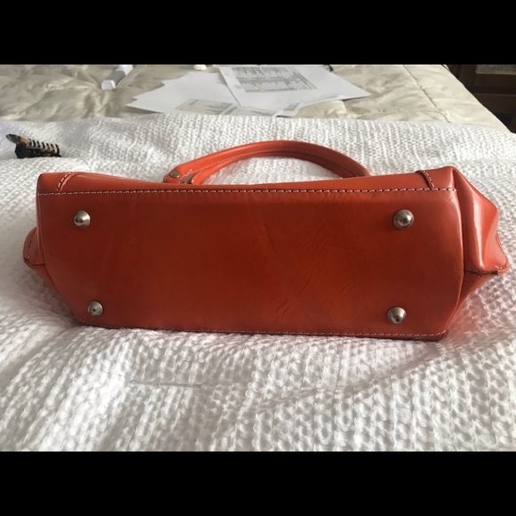 NWOT Italian leather handbag. - Picture 3 of 6
